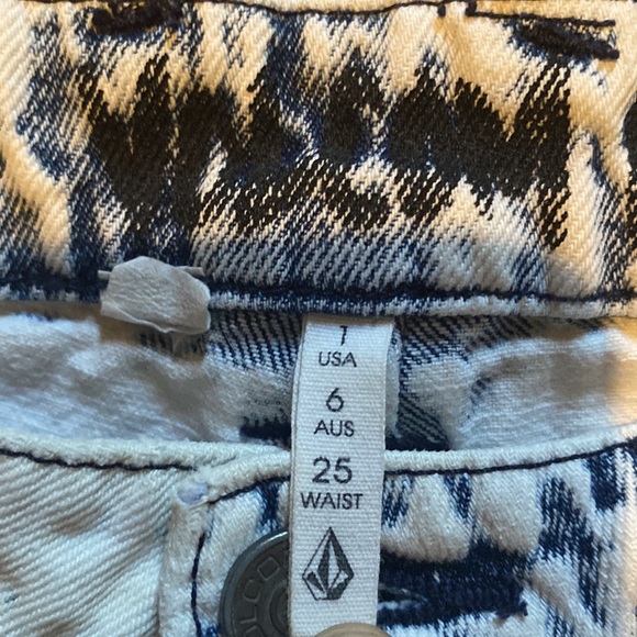 Volcom Jean shorts - Picture 4 of 5